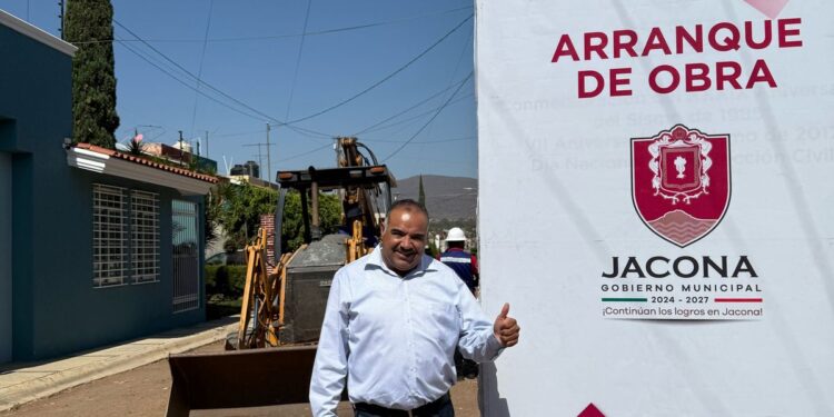 Isidoro Mosqueda, nuevamente arranca con otra obra más de pavimentación de calle! 👷🏽‍♂️ 🚧 👏🏼