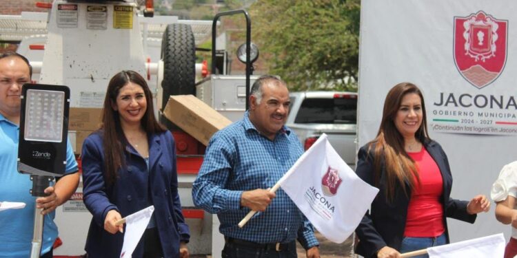 Isidoro Mosqueda, dio el arranque de una nueva etapa de rehabilitación de luminarias 💡