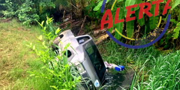 Localizan sin vida a dos hombres dentro de una camioneta accidentada en LC Michoacán